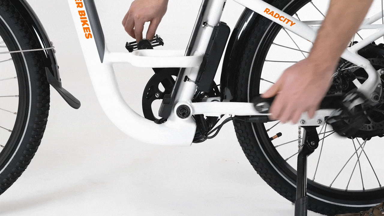 Install_left_crank.gif