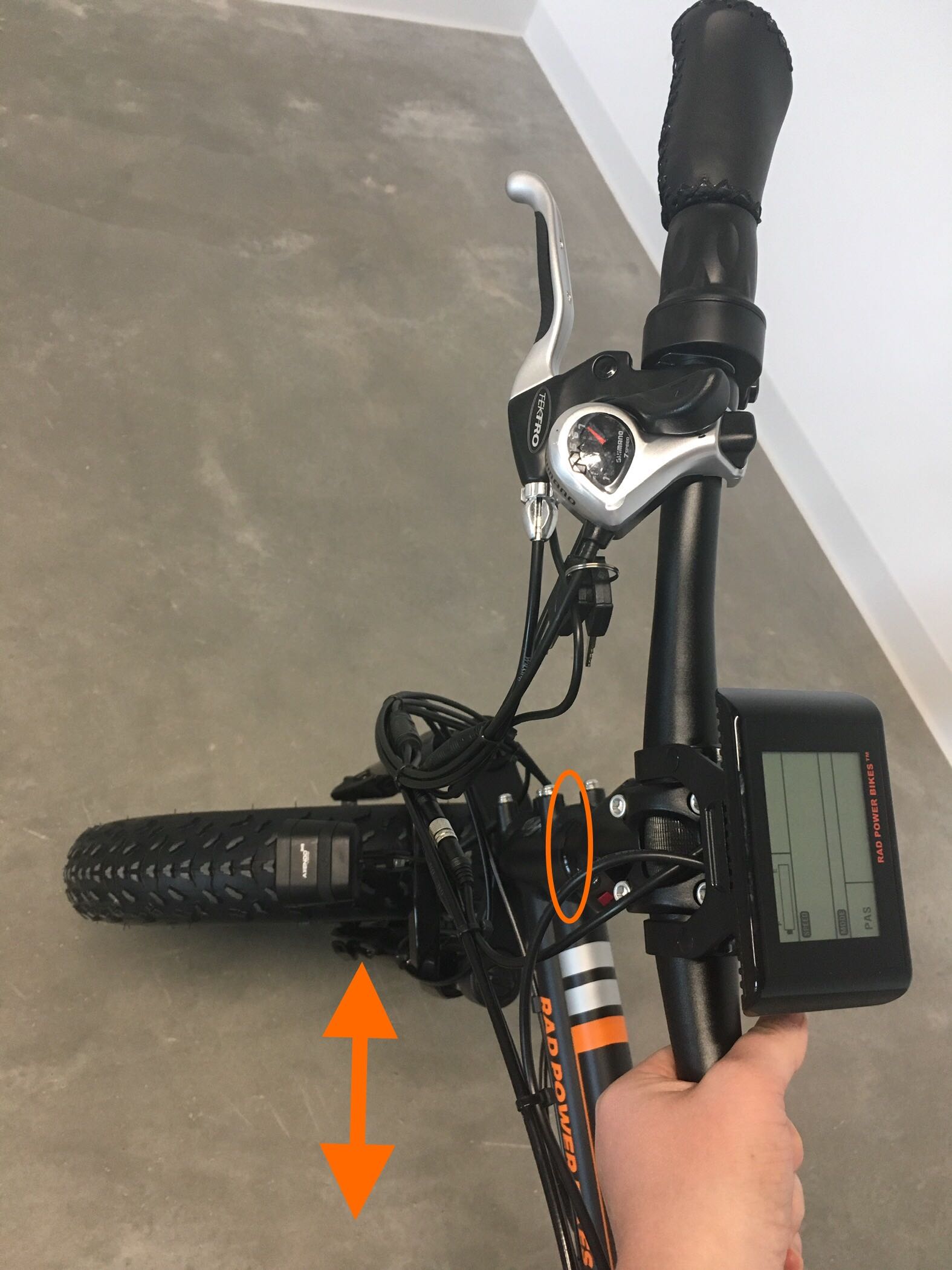 tightening handlebar stem